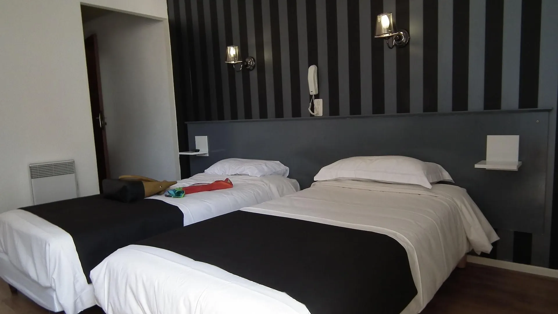***  Hotel Des Pays Bas Лурд Франция