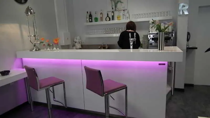 Hotel Des Pays Bas Лурд